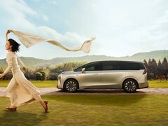 40万元家用豪华MPV怎么选？至境世家、智界V9、极氪009的豪华分别花在哪里
