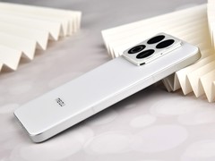 魅族22图赏：1.2mm四等边直屏，一眼心动的白月光