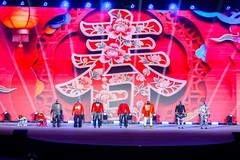 全球首届机器人春晚惊艳亮相！京东“机器人”搜索量同比增超400%