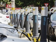 芜湖一车主擅自拔充电枪致损，法院调解赔偿3500元