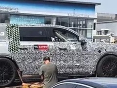 华为问界M9加长版路试曝光，剑指超豪华SUV市场