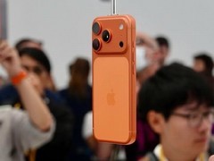 iPhone 17宇宙橙引爆中国社交热潮，助推营收增长38%