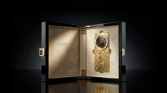 AURORA手机品牌亮相超级碗！追觅未来感海报浮影一角，引燃全球热议