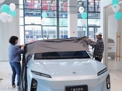 丁真提蔚来ET5T，共启川西环线智行之旅