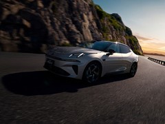 适合年轻人的 15 万级混动轿车选购指南：城区好泊车，露营出行无压力