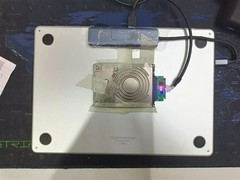 用户用胶带外接SSD改造M2 MacBook Air引热议