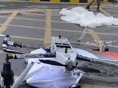 深圳观澜无人机测试中触发伞降，丰翼方舟80型安全迫降引热议