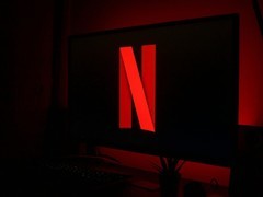 Netflix拟默认使用德语配音数据训练AI，引发行业抵制与法律交涉