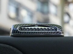 高颜值磁吸停车牌：碳纤设计+隐私保护