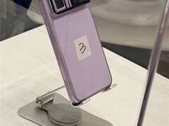 ROBOT PHONE亮相：AI与机械融合的影像新物种