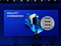 实拍极摩客携EVO系列桌面AI超算亮相2025英特尔技术创新大会