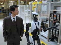 中国产人形机器人爱德华走红全球，Unitree G1引领社交机器人新潮流