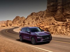 20 多万预算底盘稳好开的油车 SUV，领克 09 四驱探索版怎么样？