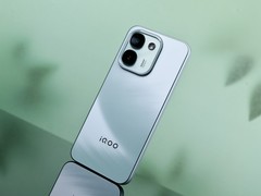 iQOO Z11S外观图赏：把大电池手机做出了轻盈感