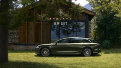 余承东亲测享界S9T智慧电动门，这才是豪华车该有的样子