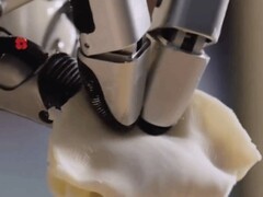 北京春晚机器人首秀包饺子：21自由度机械臂创指纹级精度