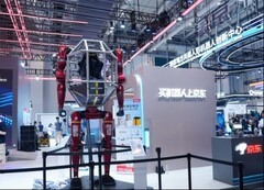 机器人走出展台“上岗” 京东在2026世界机器人大会呈现多业态应用新图景