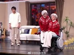 蔡明小品奶奶的最爱亮相2026春晚，高仿真仿生机器人假奶奶惊艳观众