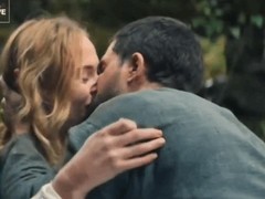 基特·哈灵顿与索菲·特纳新片吻戏后干呕，中世纪恐怖诅咒题材定档2026