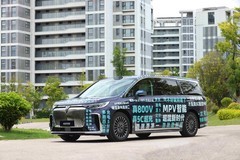 26款岚图梦想家谍照首曝大电池+高压平台直冲高端MPV市场