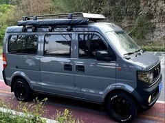 东风小康V29改装露营车实拍：复古风床车兼具会客办公与户外厨房功能