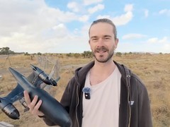 澳工程师驾自研电动无人机黑鸟创661km/h非官方速度纪录