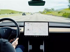 特斯拉FSD监督版行驶破80亿英里，安全性能远超人类驾驶员