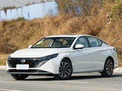 日产天籁大幅让利至12万元起，鸿蒙座舱版同步降价引爆中型车价格战