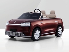 赛力斯×华为联合打造问界M0.9儿童电动车开启预订，售价15800元