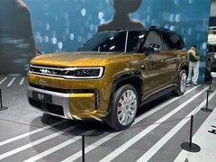 方程豹钛9亮相成都车展：插混旗舰SUV纯电续航310km，综合续航超2300km
