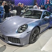 三款百万级四座跑车对决：奢华性能与科技的巅峰之选