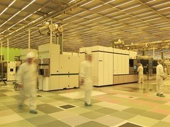 国产GPU集群以规模优势突破制程限制，支撑具身智能万亿级算力需求