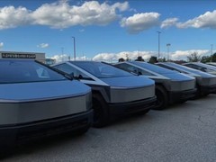 瑞典特斯拉充电站遭破坏，抗议者泼水结冰并挂回家吧埃隆横幅