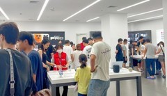 6999元拿下iPhone 17 Pro！果粉排队涌进京东MALL抢消费券