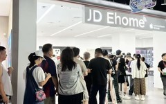 6999元拿下iPhone 17 Pro！果粉排队涌进京东MALL抢消费券