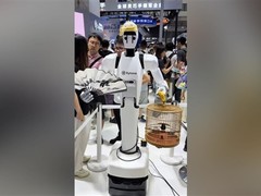 京味北京大爷机器人亮相2026世界机器人大会