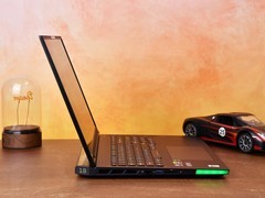 当代综合战力天花板！上手体验掠夺者·战斧18 AI旗舰电竞本