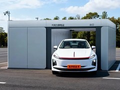 红旗E-QM5右舵换电出租车亮相香港