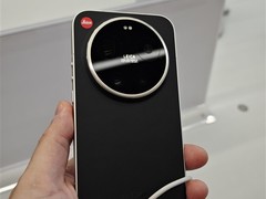 小米17 Ultra徕卡海外版亮相：物理变焦环+德国铭文+LEITZPHONE命名