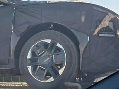 起亚新款EV5中期改款曝光：外观内饰焕新，或搭载800V高压平台