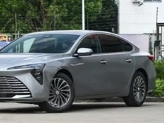 2026款君越双版本解析：28T白金版性价比高，2.0T艾维亚版豪华越级