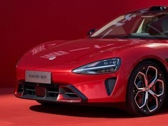 小米SU7推全新赤霞红配色，寓意晨曦霞光与新生期许