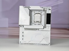 七彩虹白火神X870E主板：四千元档性能越级，全白设计+顶级供电
