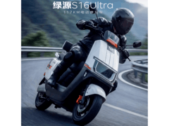 绿源S16Ultra银色款电动摩托限时特惠
