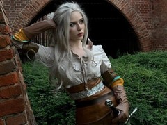 波兰白皙美女模特COSER火辣发光身材