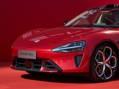 小米SU7推新色赤霞红，沉稳彤红配色亮相婚庆与高端场景