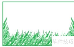 绿草红花映大树