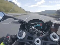 摩托飙车时速近400公里 安全隐患引众怒