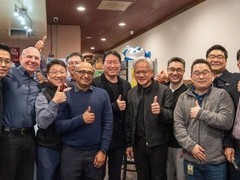 黄仁勋生日宴邀SK海力士HBM4工程师，聚焦高带宽内存量产攻坚