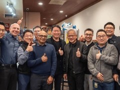 黄仁勋生日宴邀SK海力士工程师，聚焦HBM4量产交付与供应链协同